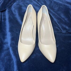Charles David Beige Heels